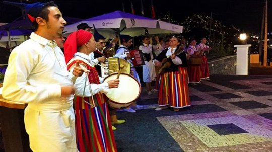 Jantar com espetáculo folclórico - Madeira